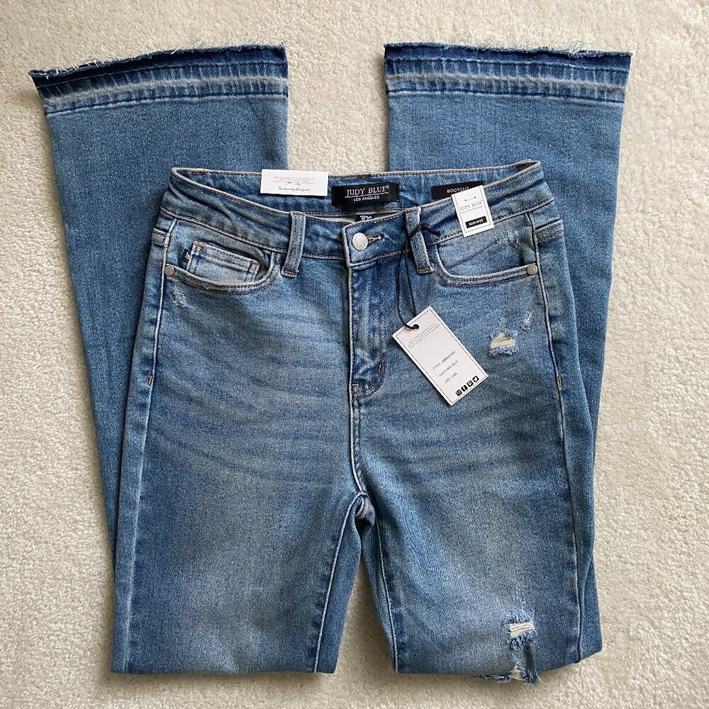 NWT Judy Blue Distressed Mid Rise Released Hem Bootcut Jeans Size 3.